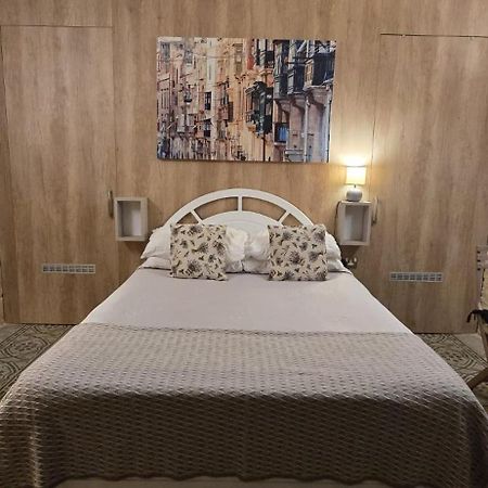 Servants' Quarters Studio Apartment Валета Екстериор снимка