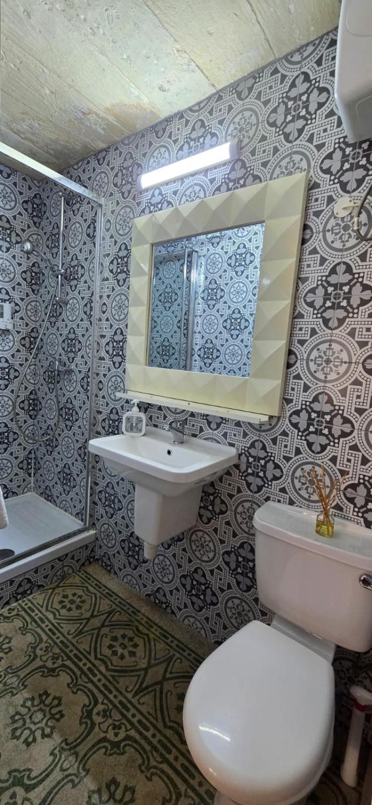 Servants' Quarters Studio Apartment Валета Екстериор снимка