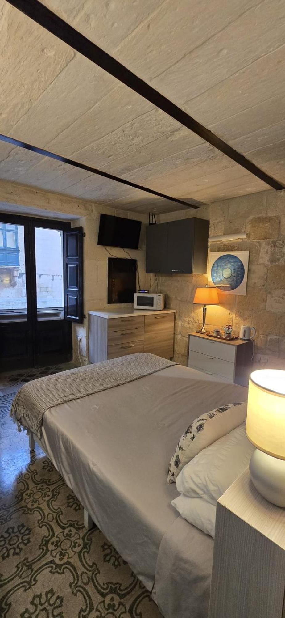Servants' Quarters Studio Apartment Валета Екстериор снимка