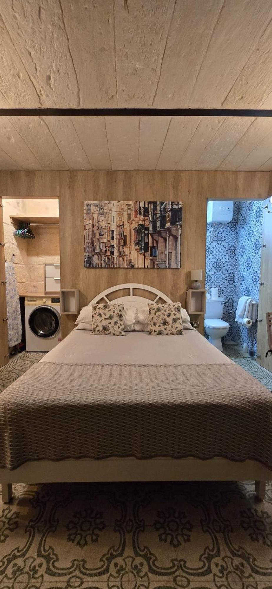 Servants' Quarters Studio Apartment Валета Екстериор снимка